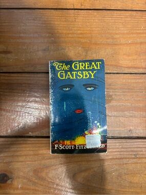 (673) THE GREAT GATSBY BOOK